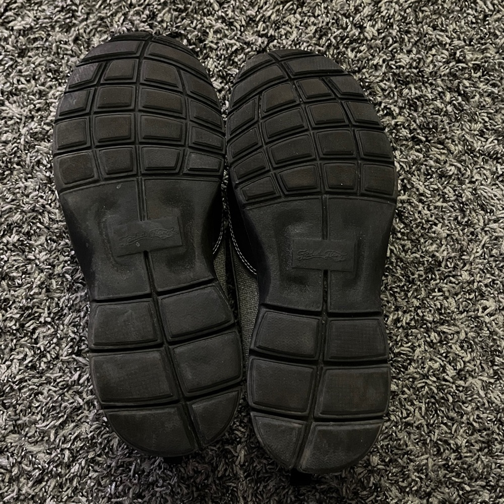 Men's Faded Glory Gray and Black Slip-On Loafers (9) EUC - Picture 3 of 4